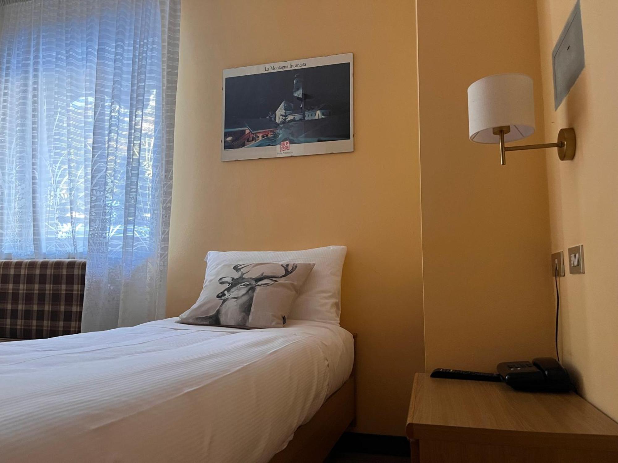 Hotel Rododendro Val Di Fassa กัมปีเตลโลดีฟัสซา ภายนอก รูปภาพ